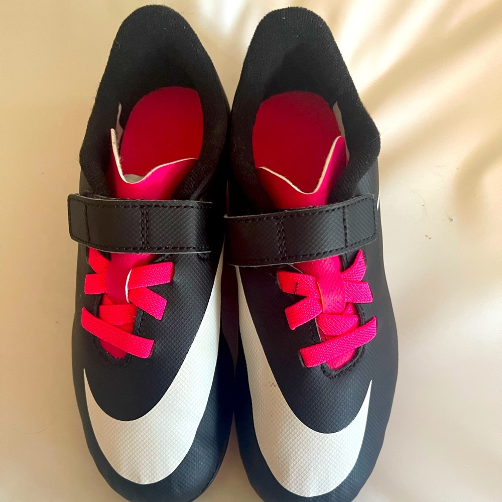 NWOT Nike Soccer Cleats